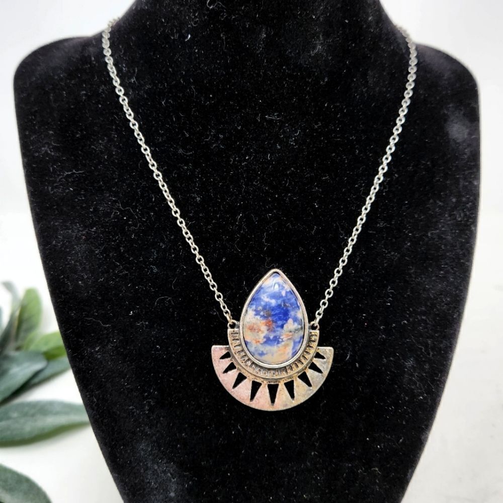 AMERICAN EAGLE Stone Pendant Necklace